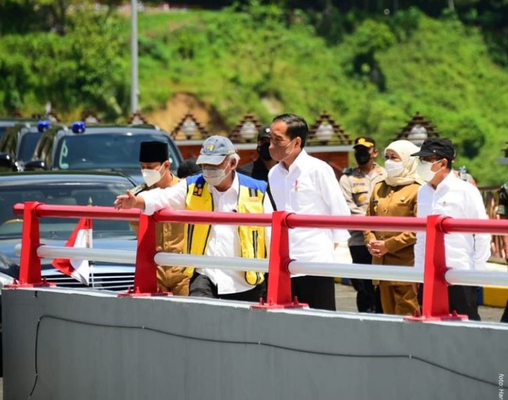 Presdien Jokowi resmikan BendunganRugu Dan Bendungan Gongseng